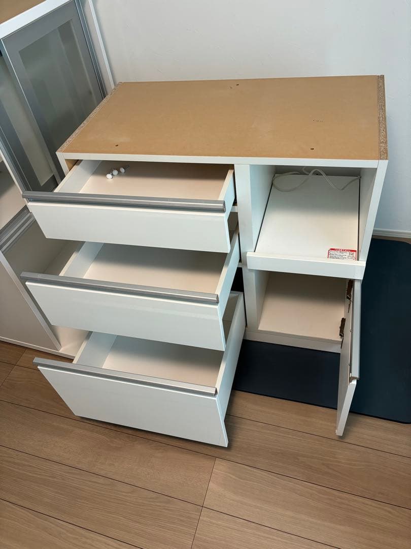 ニトリ　ホワイト スライド扉 食器棚