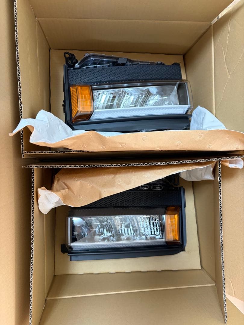 【送料込】新品未使用 ランクル250VX 純正角目ヘッドライト 2個セット