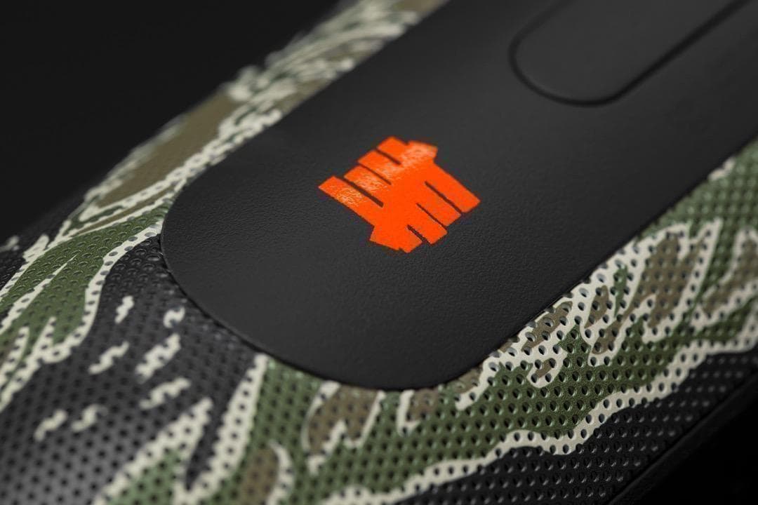 beats Pill+コラボUNDEFEATEDリミテッドエディション カモ柄