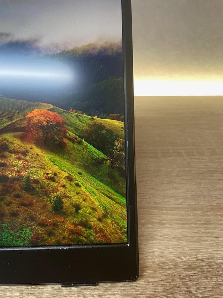 15.6インチ 300Hz FHDゲーミングモバイルディスプレイ