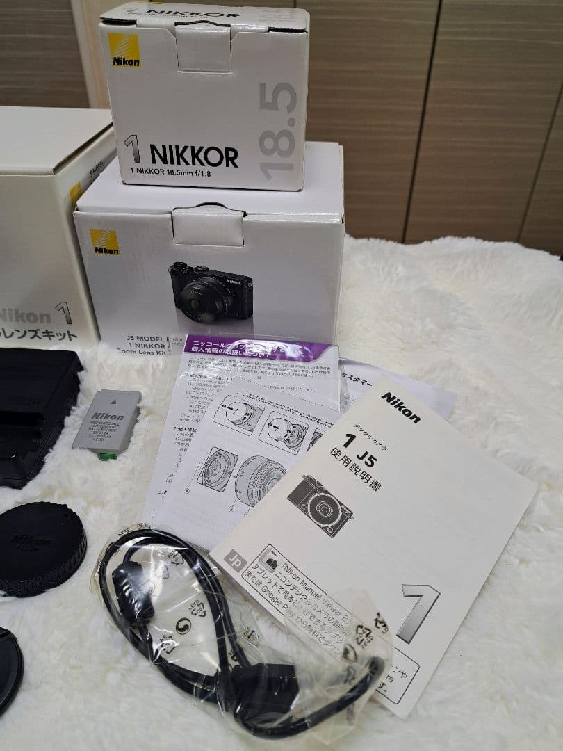 ★極美品★Nikon 1 J5 ダブルレンズキット★希少ブラック★J5WLKBK