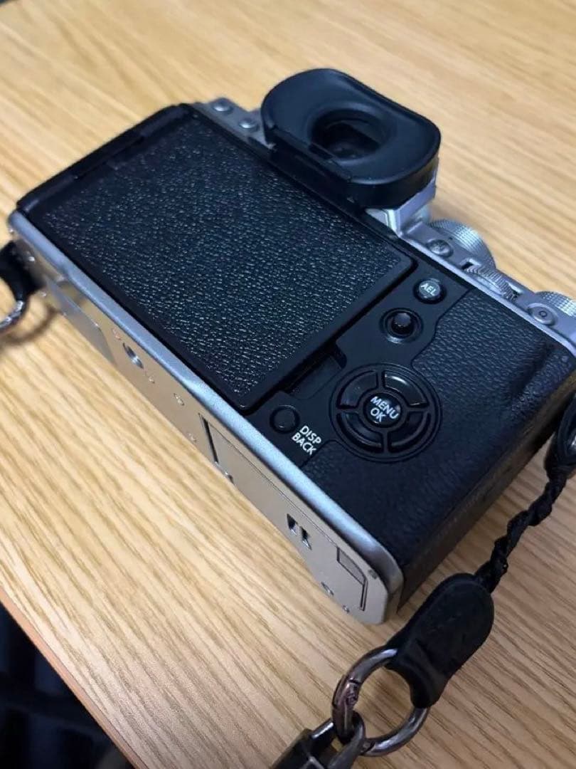 ア*イ様 Fujifilm X-T4 シルバー 付属品完備　ミラーレス一眼 本体