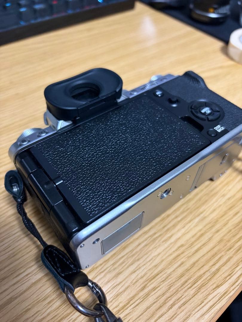 ア*イ様 Fujifilm X-T4 シルバー 付属品完備　ミラーレス一眼 本体