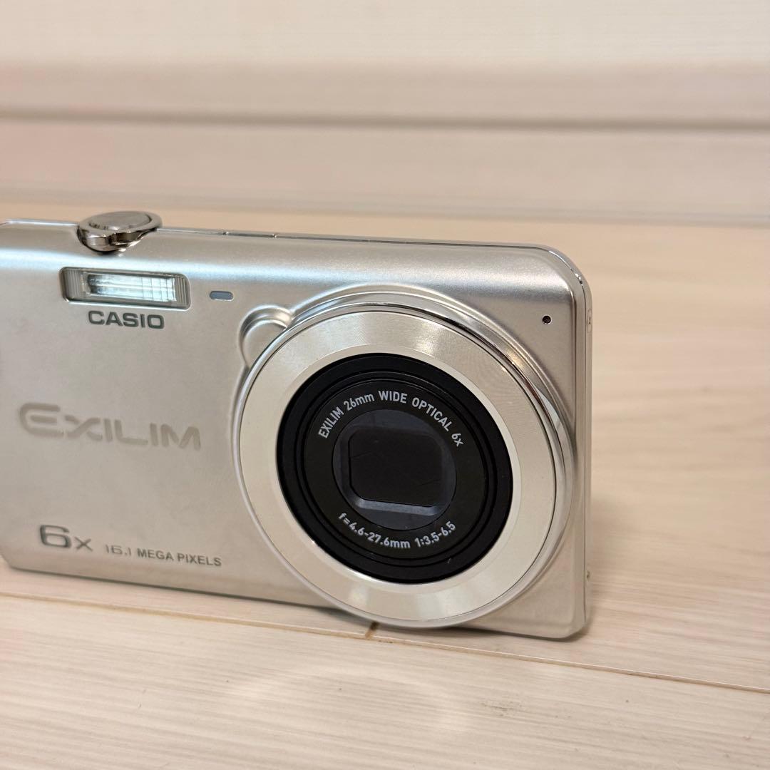 美品　カシオ EXILIM EX-Z780コンパクトデジタルカメラ
