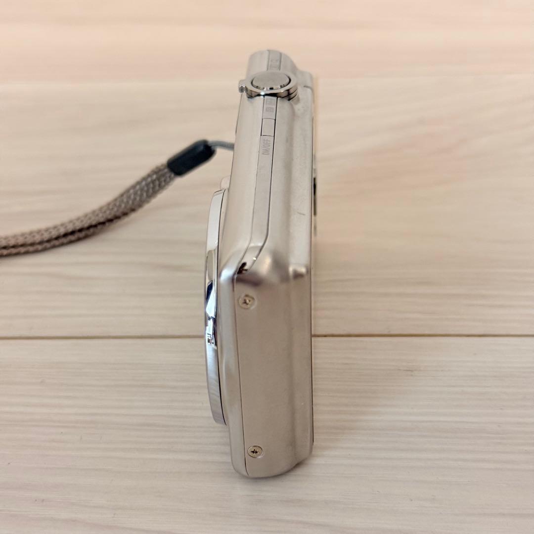 美品　カシオ EXILIM EX-Z780コンパクトデジタルカメラ