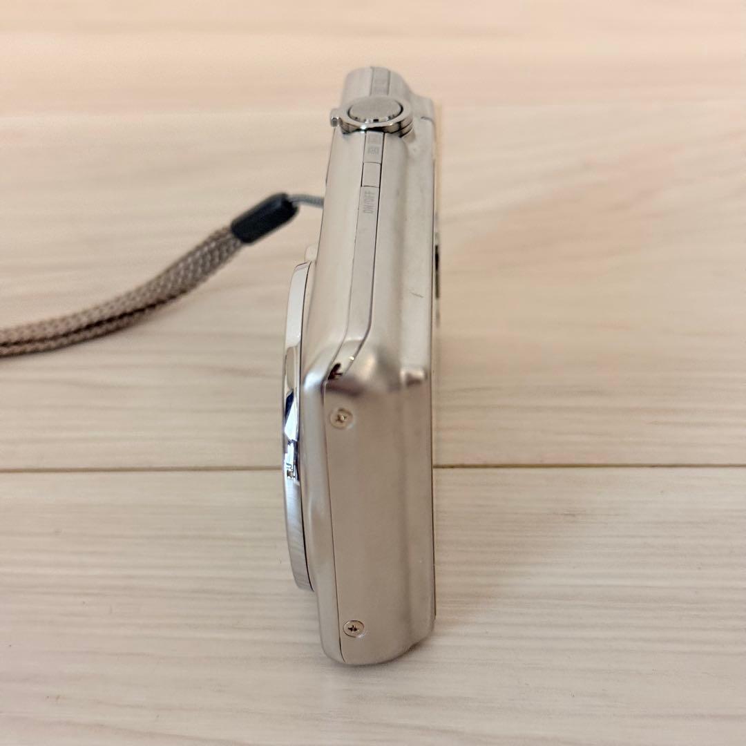 美品　カシオ EXILIM EX-Z780コンパクトデジタルカメラ