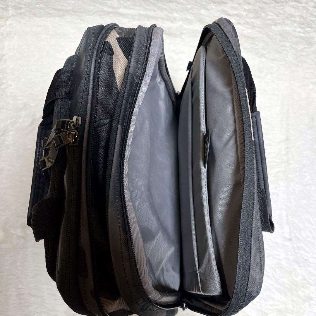 ​【本日限定価格】 コールハーン ゼログランド 2in1 バックパック 迷彩