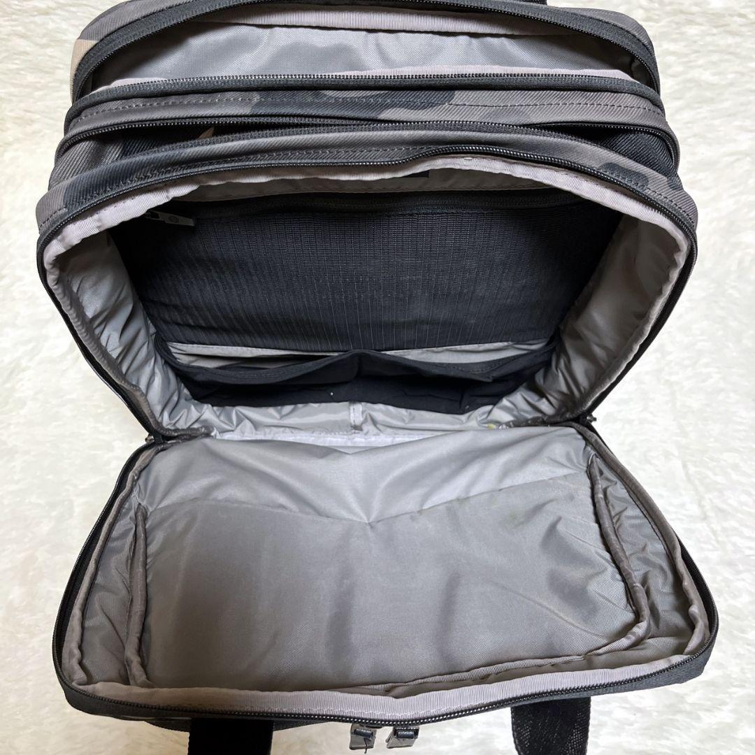 ​【本日限定価格】 コールハーン ゼログランド 2in1 バックパック 迷彩