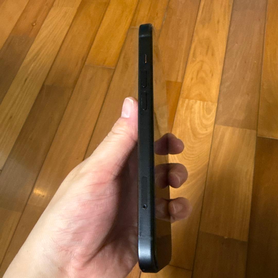 Apple iPhone 15ミッドナイト