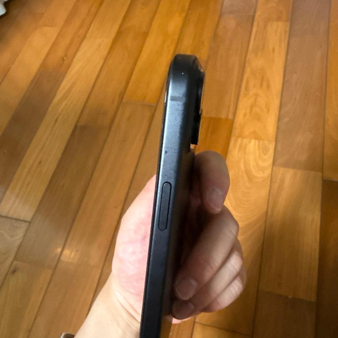 Apple iPhone 15ミッドナイト