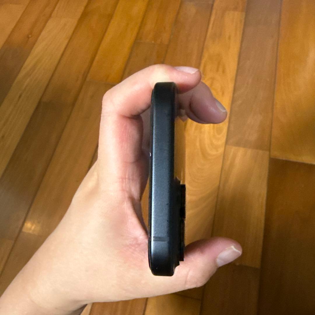 Apple iPhone 15ミッドナイト