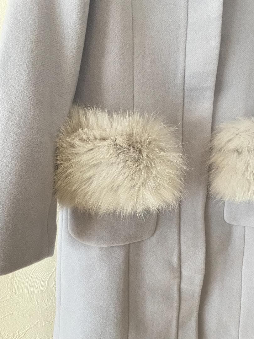 新品　プロポーションボディドレッシング　ファー付コート　薄紫系？　１