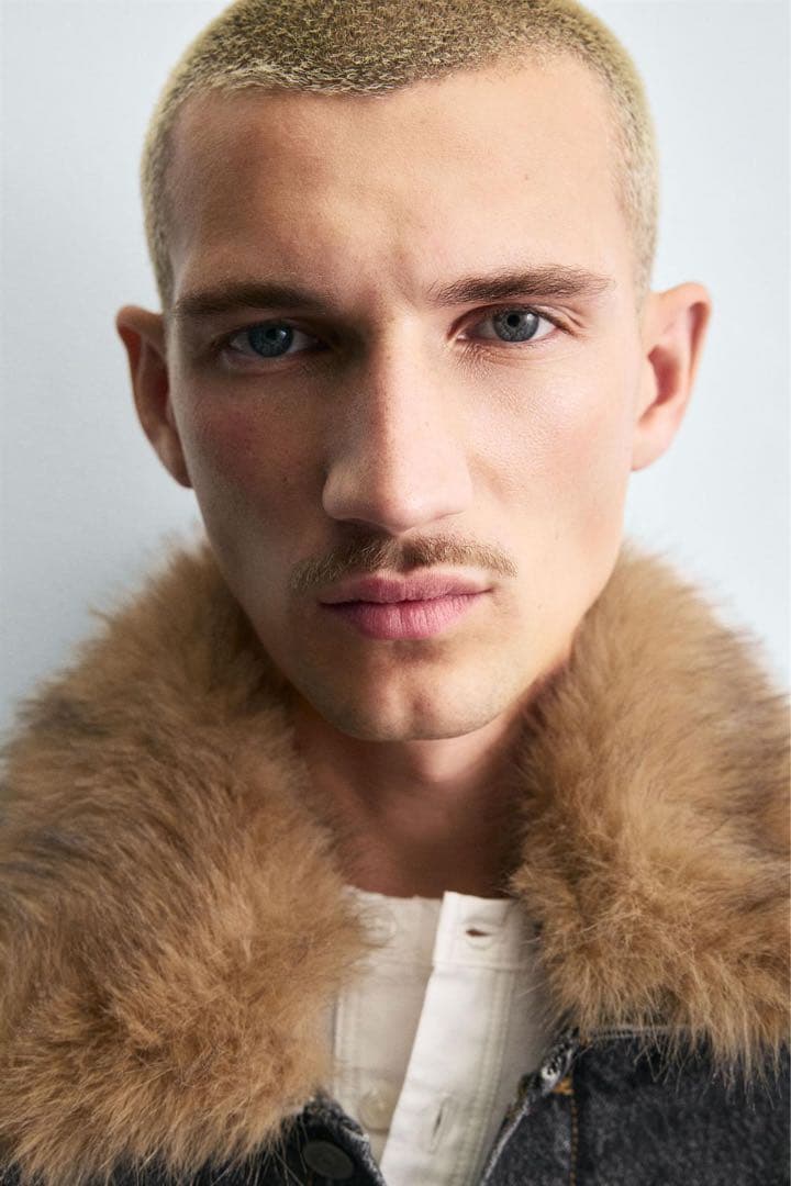 『完売品』フェイクファーカラー デニムジャケット　ZARA デニムジャケット