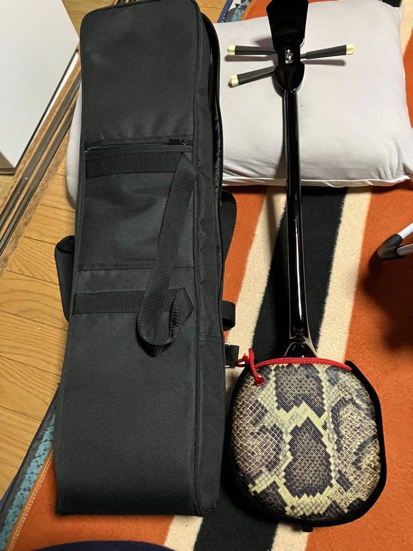 三線本体 金色装飾 専用ケース付き