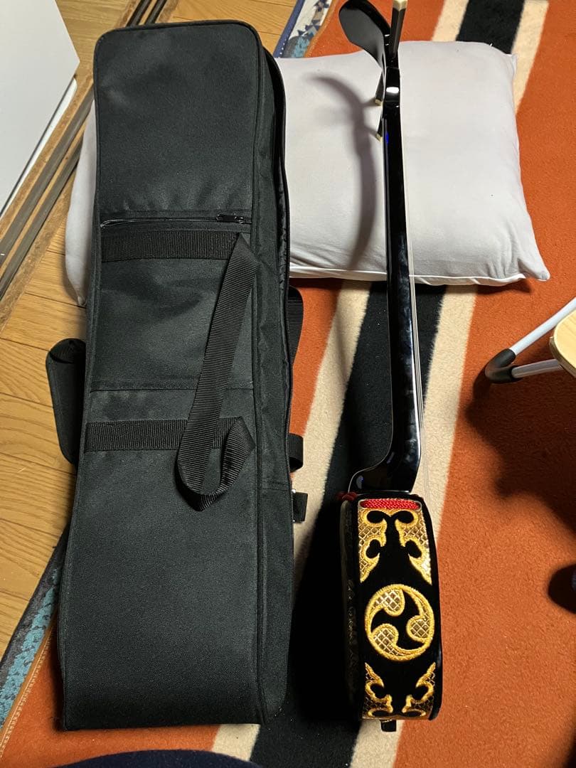 三線本体 金色装飾 専用ケース付き