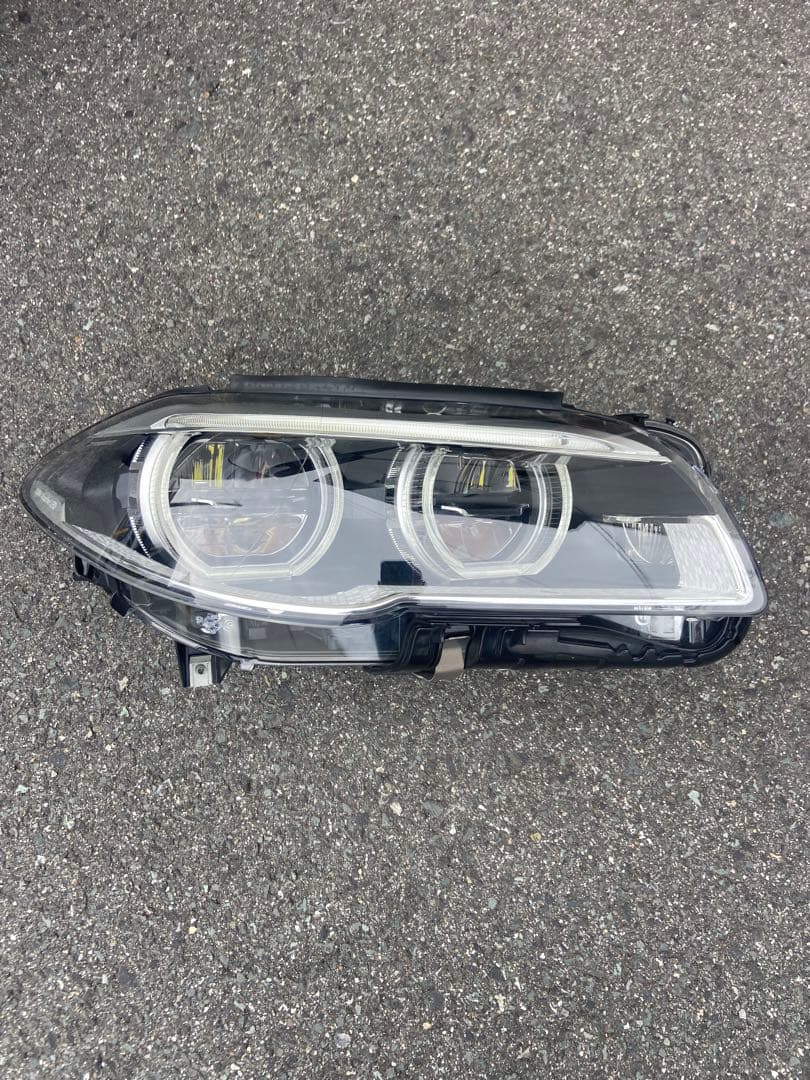 純正右ヘッドライト5シリーズF 10F11ライト