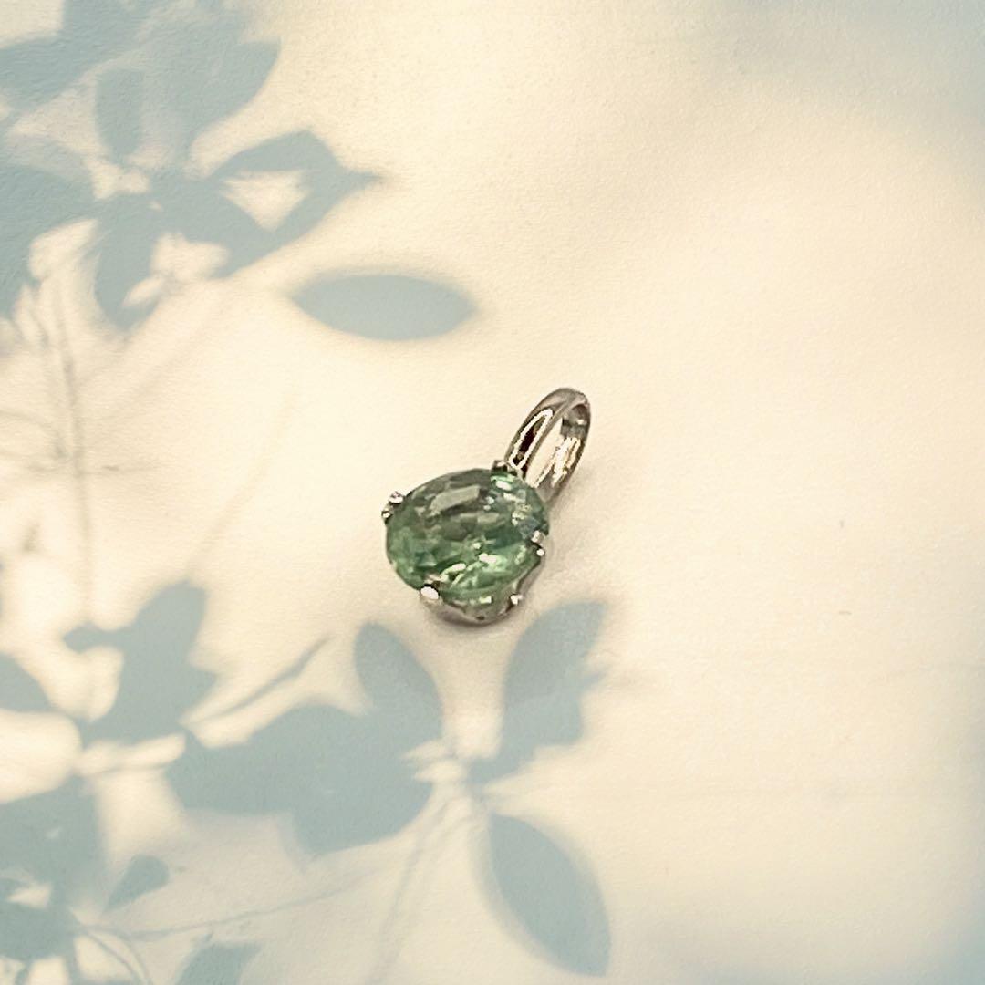 Pt900 プラチナpt900　5mm 天然石　グリーンカイヤナイト　ペンダント