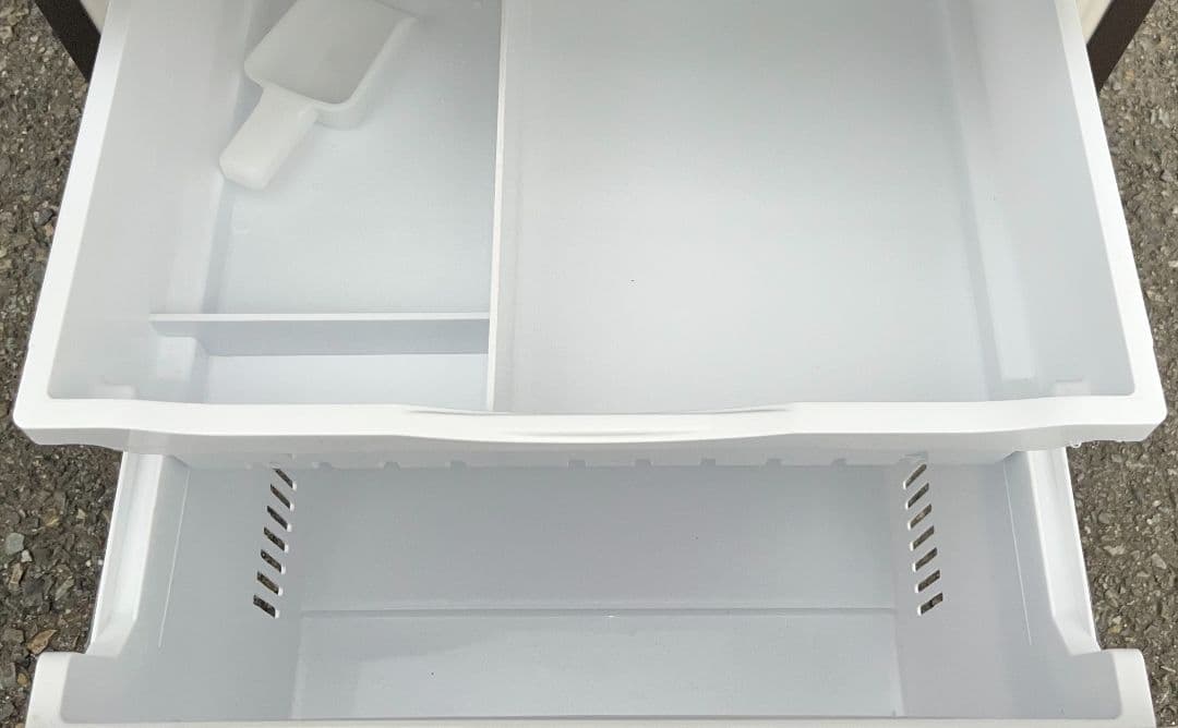 日立大型3ドア冷凍冷蔵庫315L真ん中野菜室うるおいチルド自動製氷機能付19年製