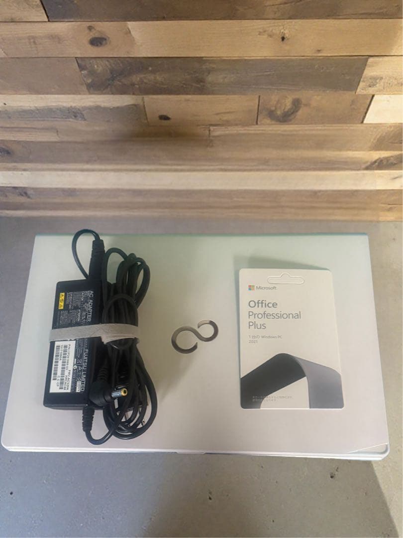 小型軽量✨カメラ、タッチパネル便利❣️白シルバー快適❣️ノートパソコン✨学生社会人‼️