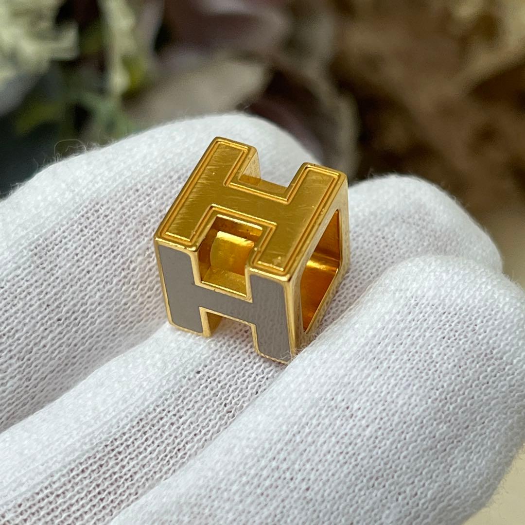 エルメス カージュドアッシュ Hキューブ アイボリー ゴールド ペンダントトップ