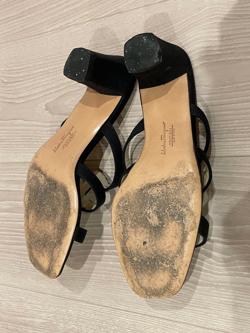 フェラガモ　ミュール