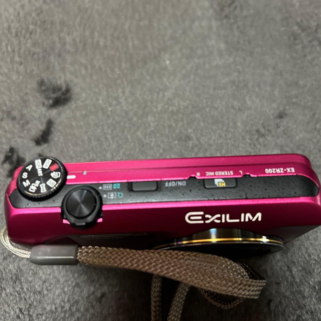 〔美品〕カシオ　exilim EX-ZR200 デジタルカメラ