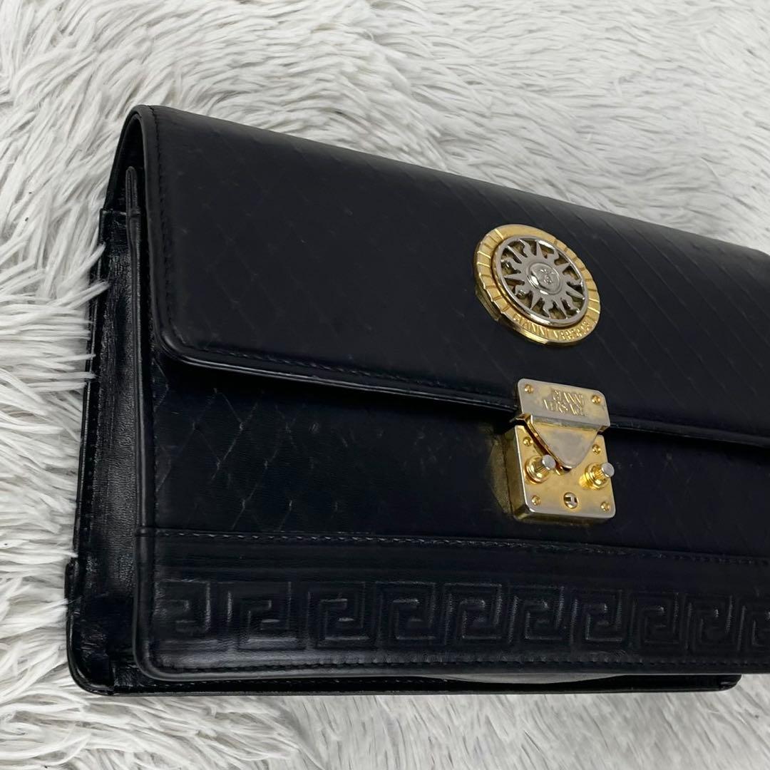 美品 ヴェルサーチ レザー クラッチバッグ サンバースト キルティング 黒