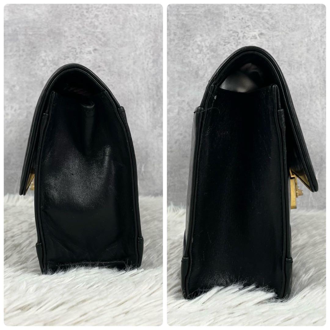 美品 ヴェルサーチ レザー クラッチバッグ サンバースト キルティング 黒