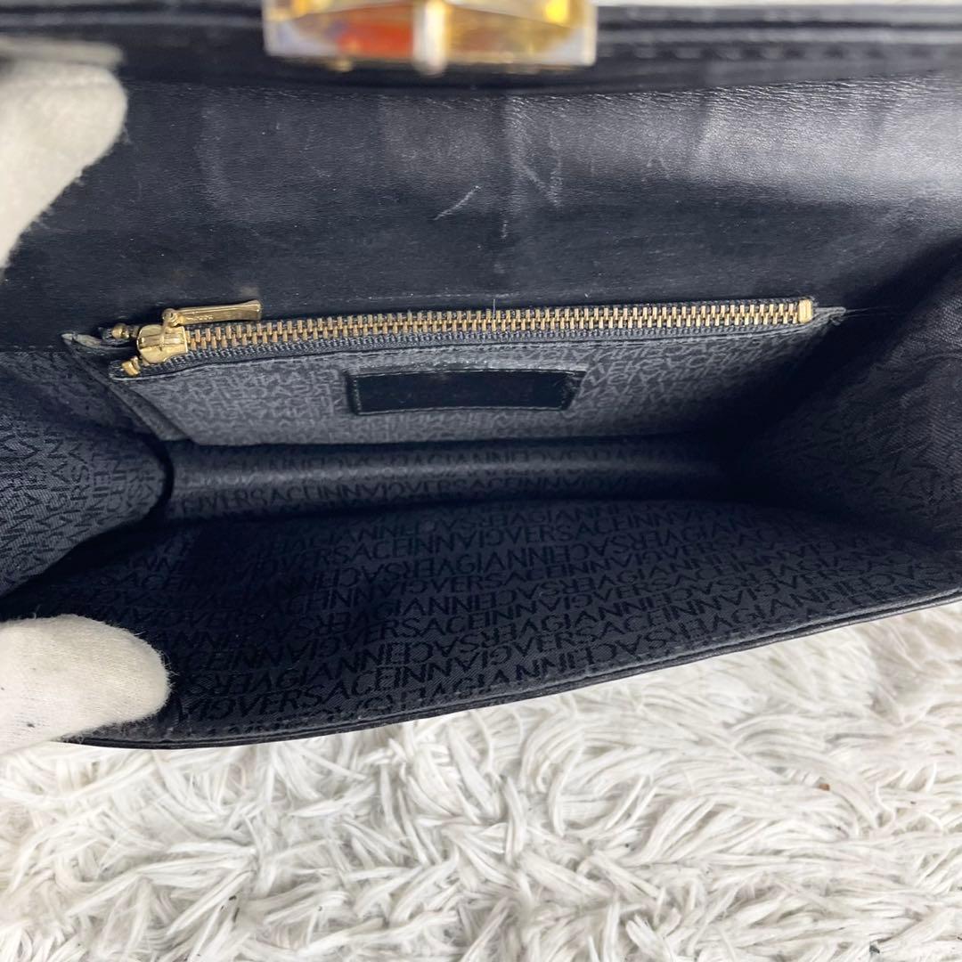 美品 ヴェルサーチ レザー クラッチバッグ サンバースト キルティング 黒