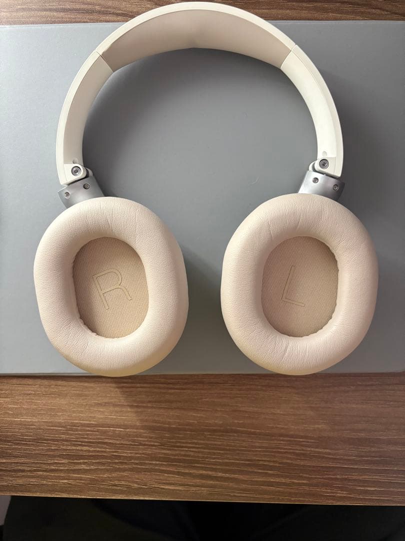 r*4様 Shureワイヤレスヘッドホン AONIC40　(白)