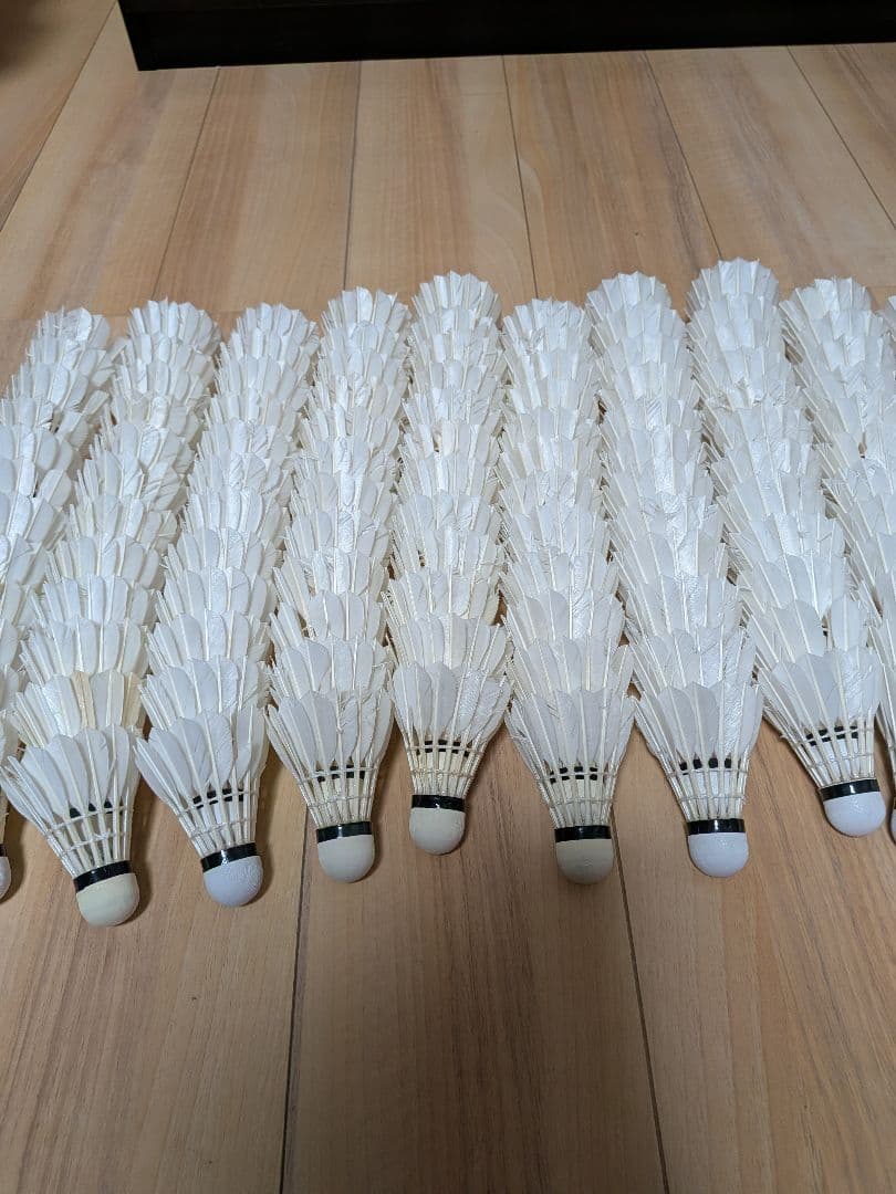 は*な様 バドミントン中古シャトル240球＋クズシャトル120球