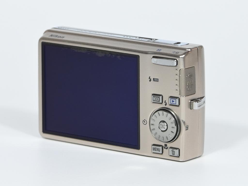 【美品】 ニコン　Nikon COOLPIX S600 ピンクゴールド