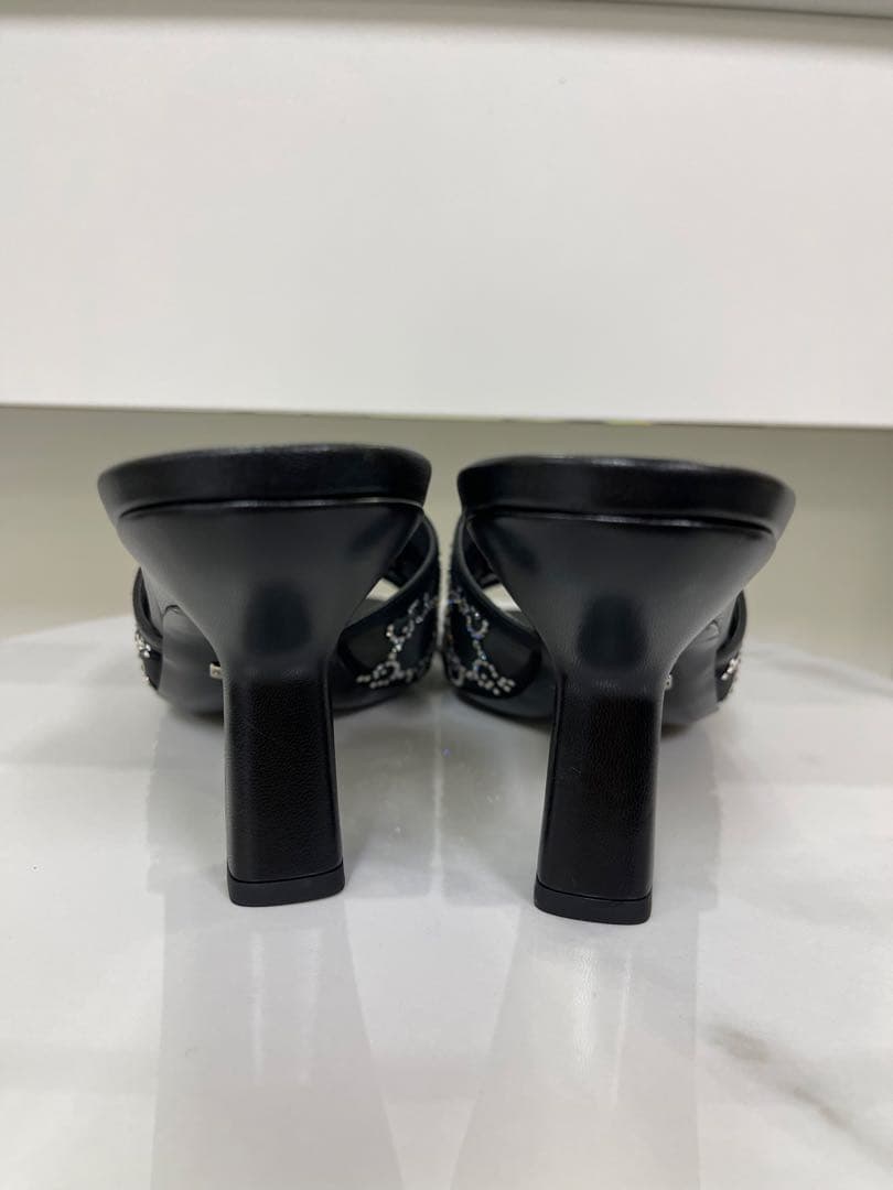 【新品】GUCCI ビジュー装飾 ブラックサンダル　38.5