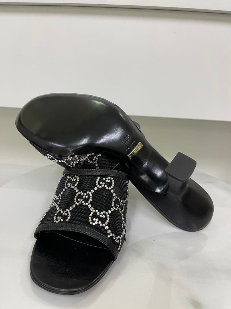 【新品】GUCCI ビジュー装飾 ブラックサンダル　38.5