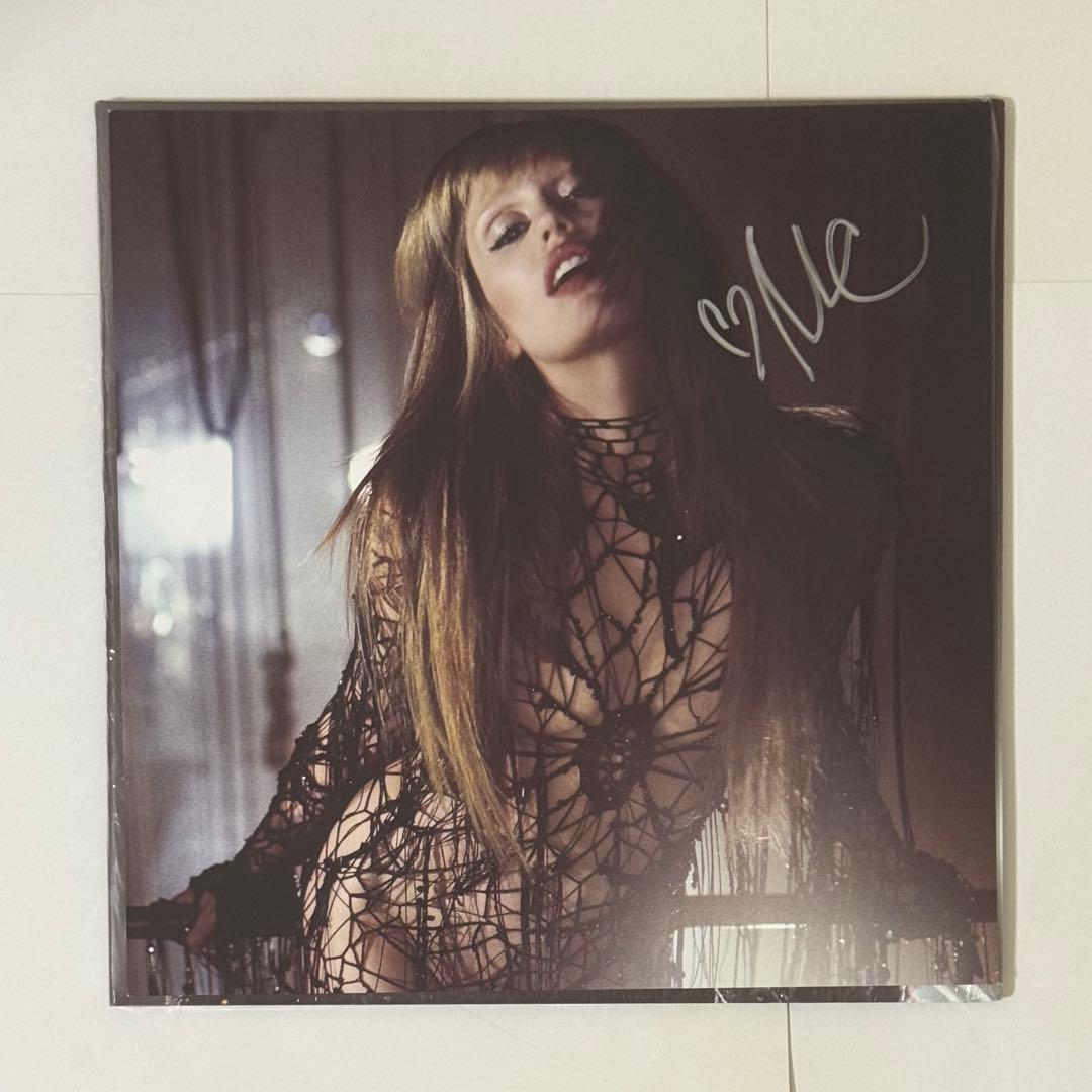 ！　Miley Cyrus　直筆サイン入りカラーレコード