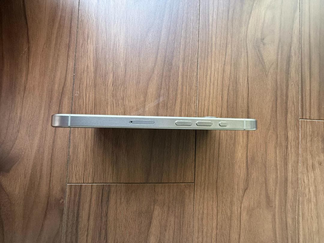 【比較的美品】iPhone 15 Pro 256GB ナチュラルチタニウム