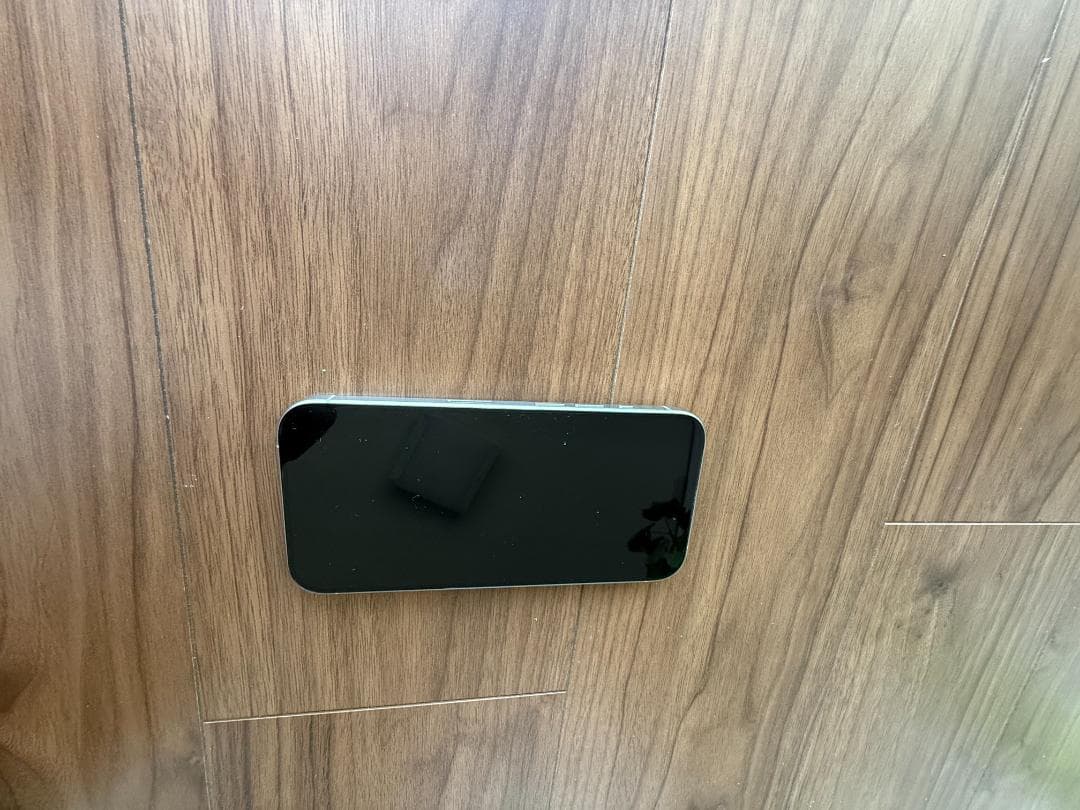 【比較的美品】iPhone 15 Pro 256GB ナチュラルチタニウム