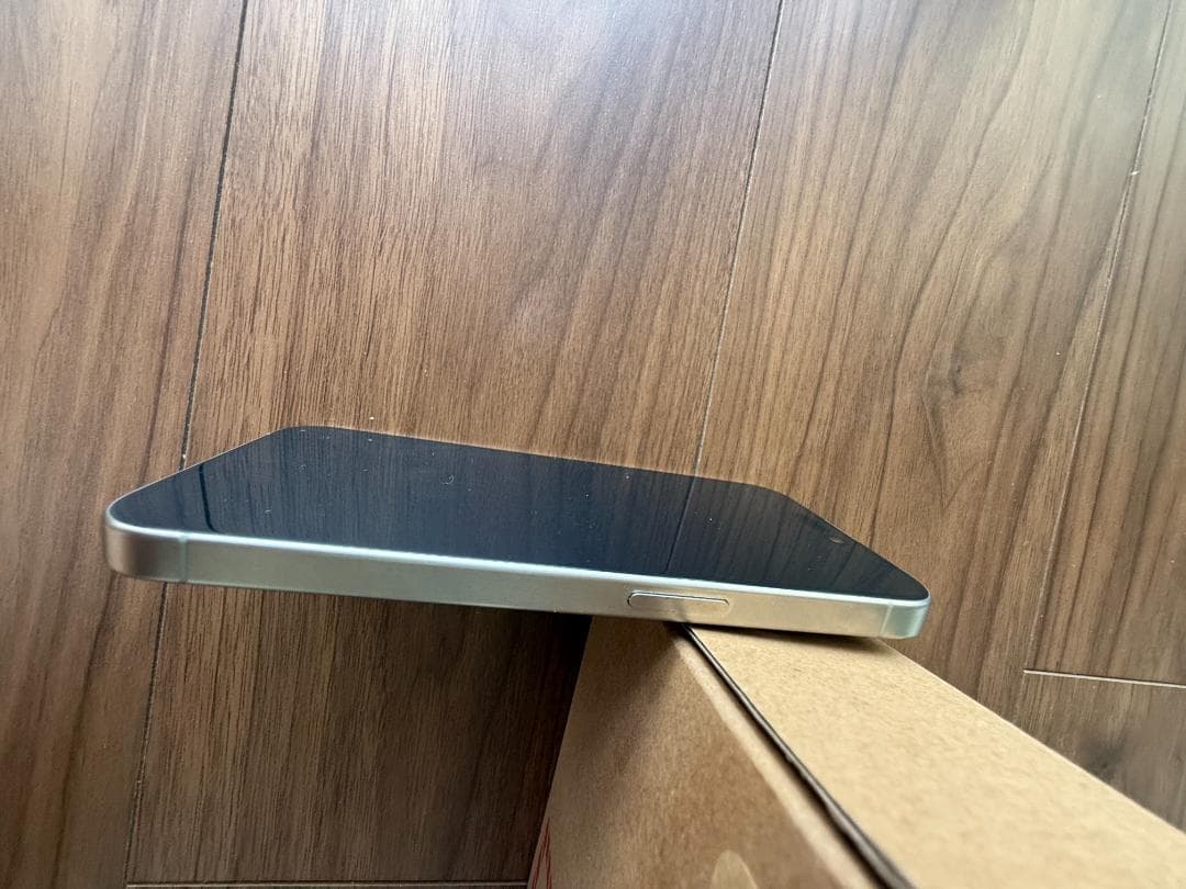 【比較的美品】iPhone 15 Pro 256GB ナチュラルチタニウム