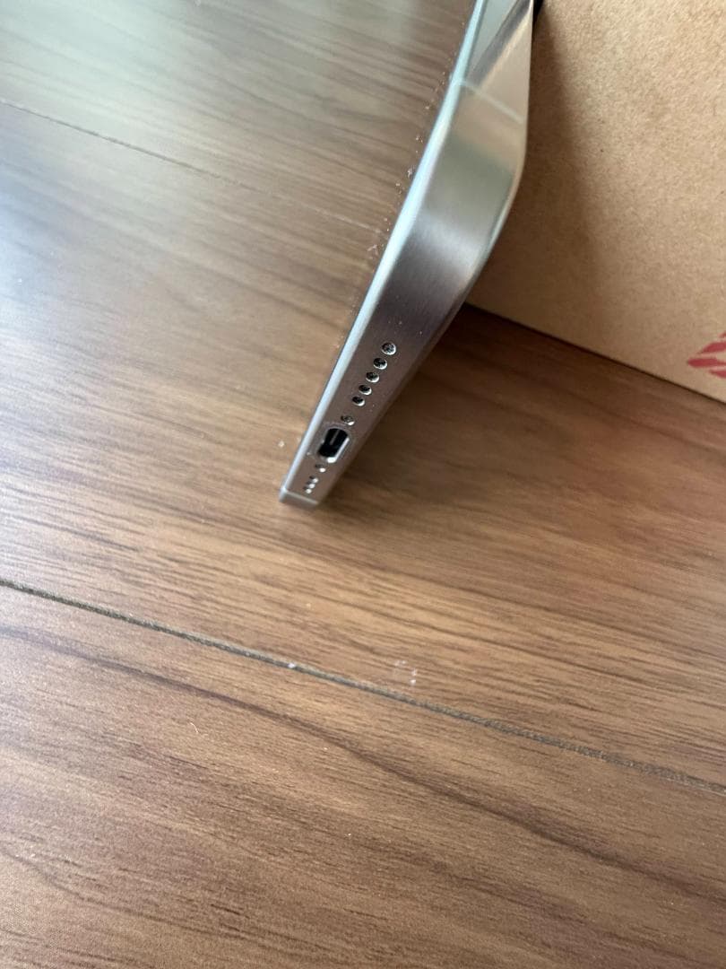 【比較的美品】iPhone 15 Pro 256GB ナチュラルチタニウム