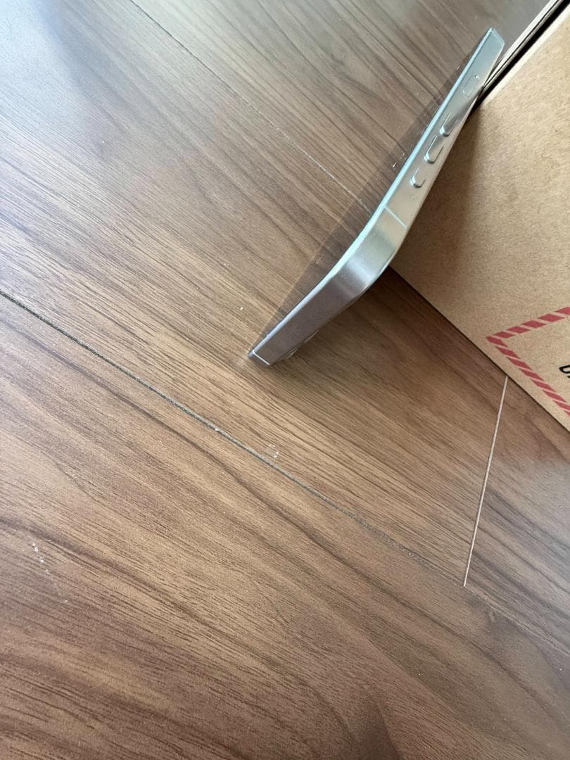 【比較的美品】iPhone 15 Pro 256GB ナチュラルチタニウム