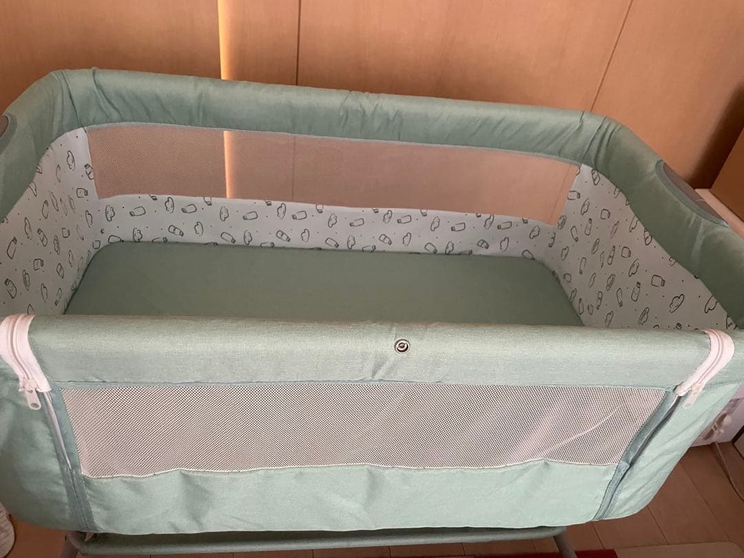 折りたたみ式ベビーベッド グリーン