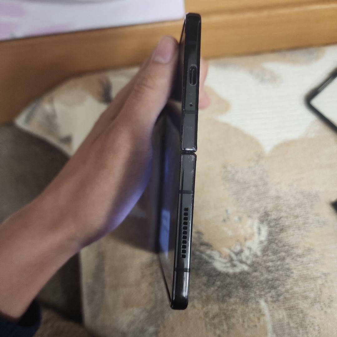 Samsung Galaxy Z Fold 4 本体