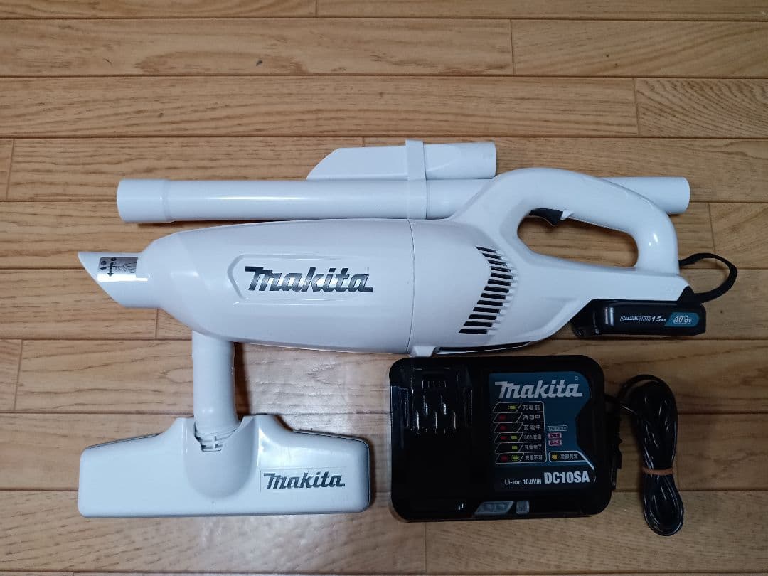 マキタ10.8V充電式クリーナーCL106FD バッテリー、充電器付