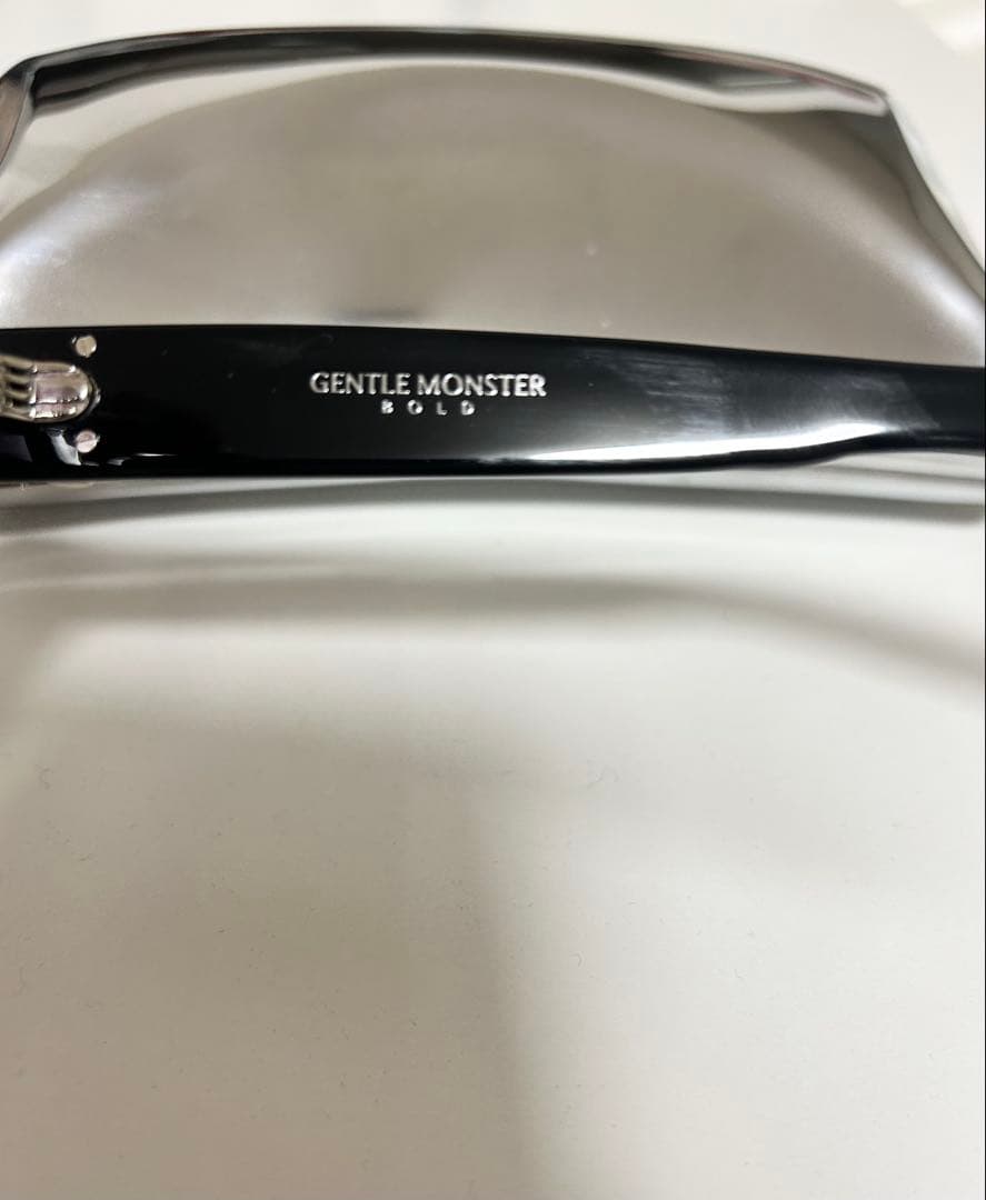 小物 GENTLE MONSTER bold