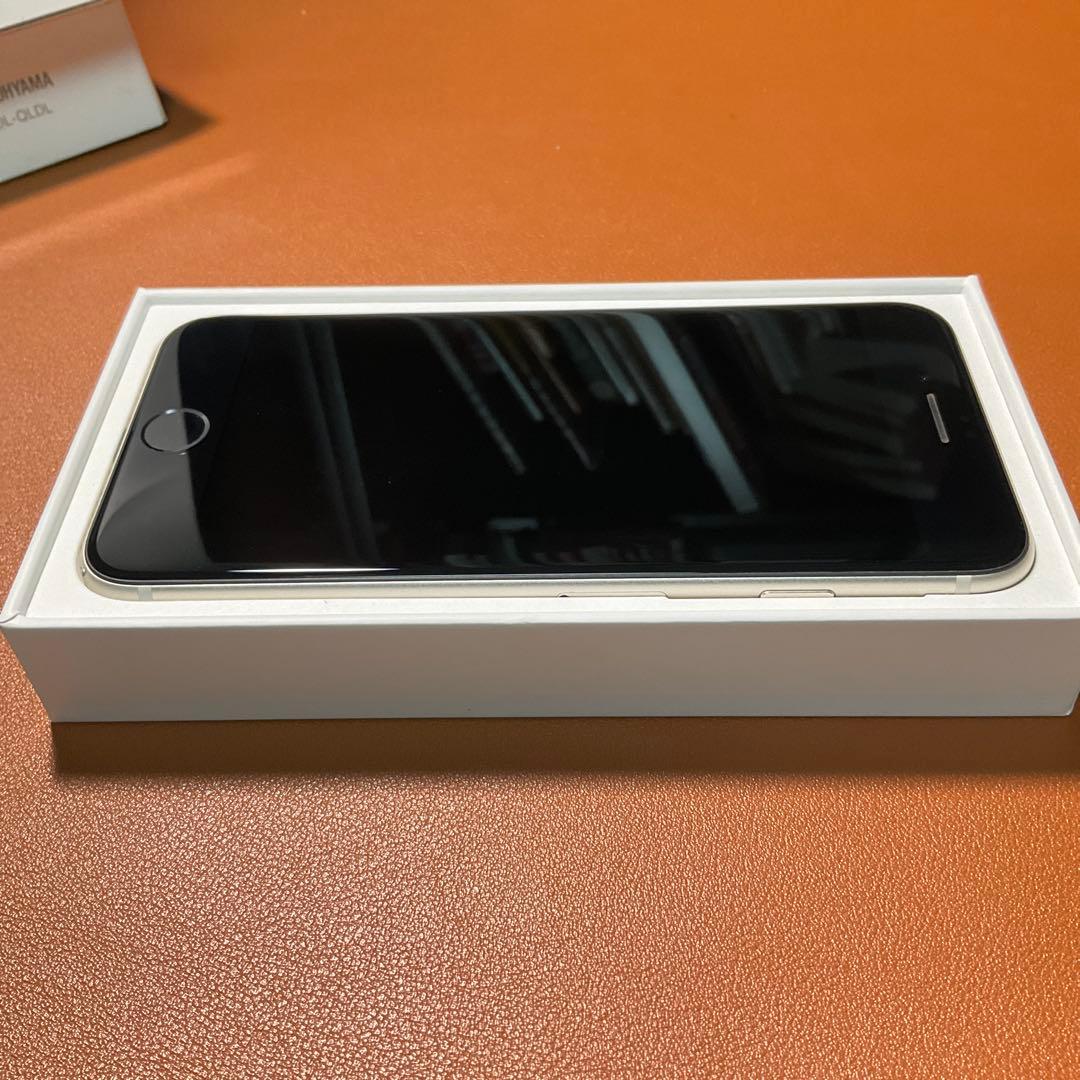 【SIMフリー128GB】iPhone SE 第3世代 スターライト BT85%