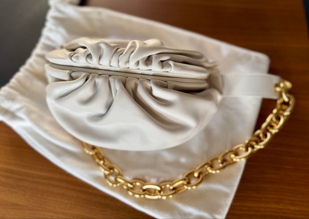 BOTTEGA VENETA ホワイト ボディーバッグ