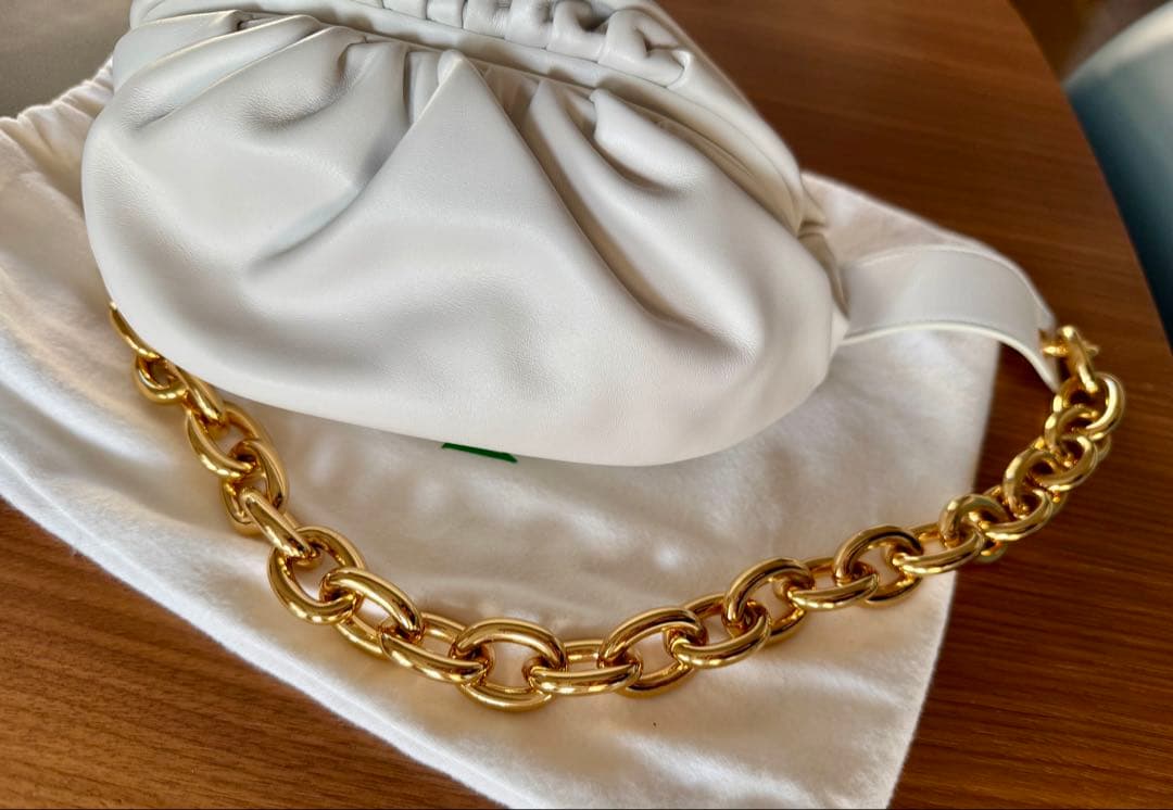 BOTTEGA VENETA ホワイト ボディーバッグ