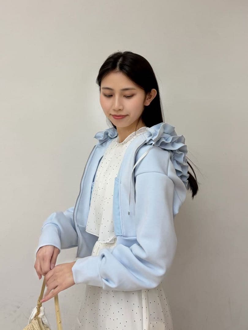 SNIDEL フリルショートジップパーカー　ライトブルー