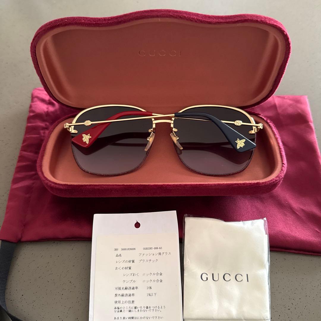 GUCCI サングラス ブラック/レッド