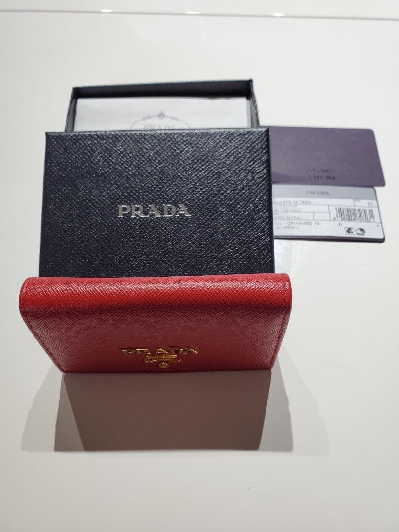 PRADA プラダ　サフィアーノレザー 名刺入れ レッド　赤